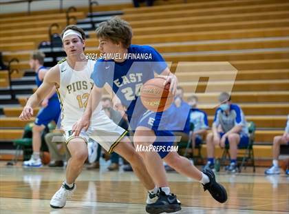 Thumbnail 3 in Pius X vs. Lincoln East photogallery.