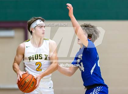 Thumbnail 1 in Pius X vs. Lincoln East photogallery.