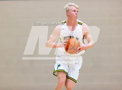 Thumbnail 1 in Pius X vs. Lincoln East photogallery.