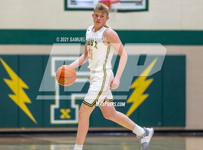Thumbnail 1 in Pius X vs. Lincoln East photogallery.