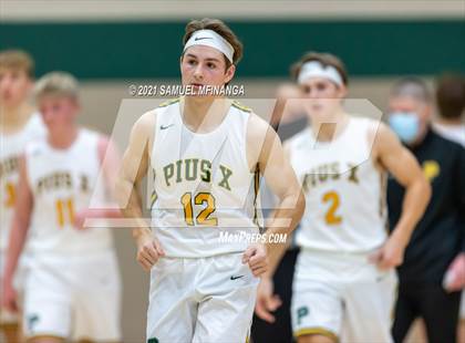 Thumbnail 3 in Pius X vs. Lincoln East photogallery.