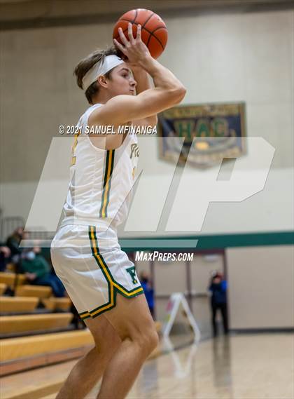 Thumbnail 2 in Pius X vs. Lincoln East photogallery.