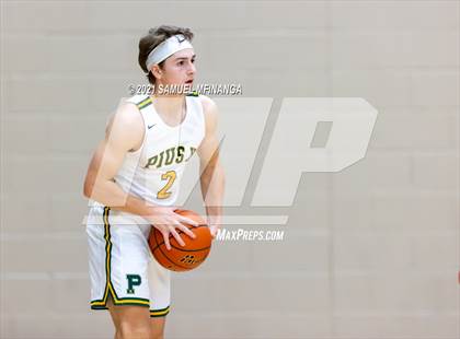 Thumbnail 3 in Pius X vs. Lincoln East photogallery.