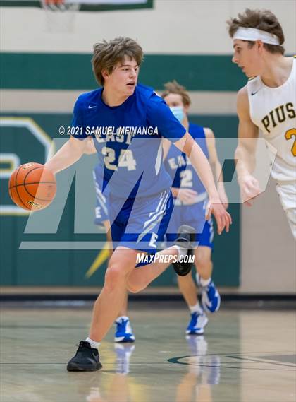 Thumbnail 1 in Pius X vs. Lincoln East photogallery.