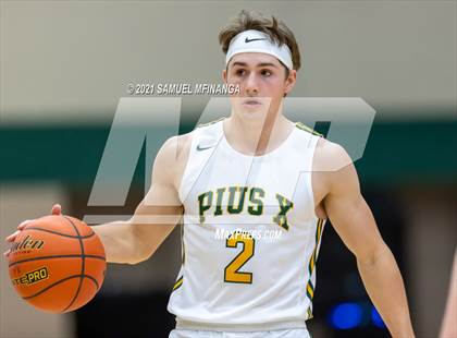 Thumbnail 3 in Pius X vs. Lincoln East photogallery.