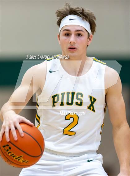 Thumbnail 1 in Pius X vs. Lincoln East photogallery.