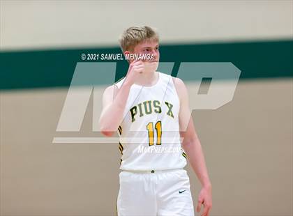 Thumbnail 3 in Pius X vs. Lincoln East photogallery.