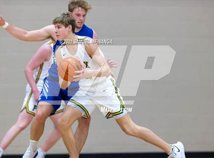 Thumbnail 2 in Pius X vs. Lincoln East photogallery.