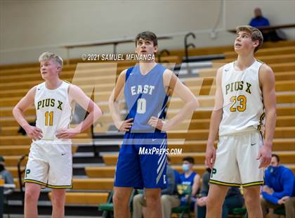 Thumbnail 3 in Pius X vs. Lincoln East photogallery.