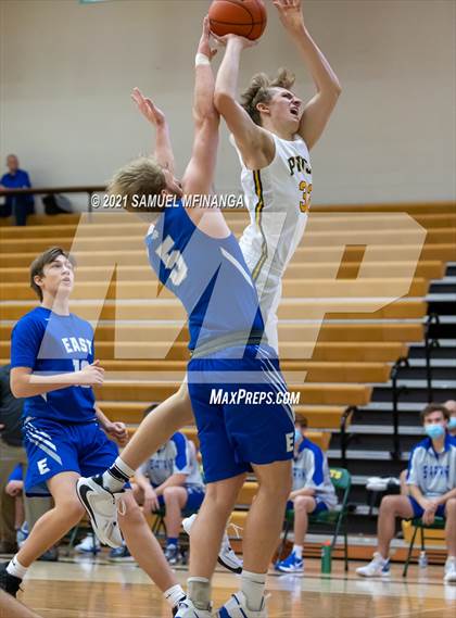 Thumbnail 1 in Pius X vs. Lincoln East photogallery.