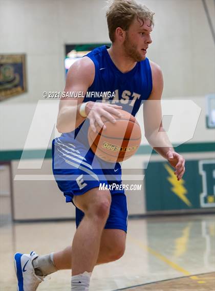 Thumbnail 1 in Pius X vs. Lincoln East photogallery.