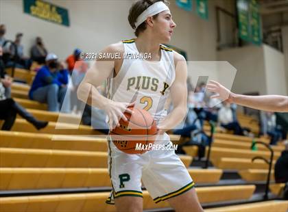 Thumbnail 3 in Pius X vs. Lincoln East photogallery.