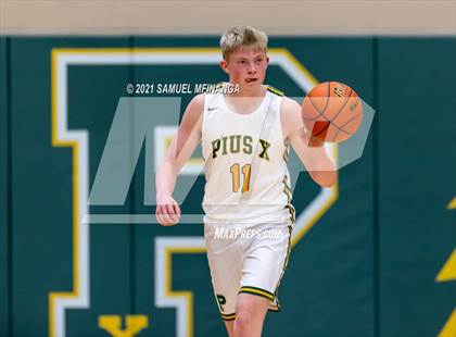 Thumbnail 2 in Pius X vs. Lincoln East photogallery.