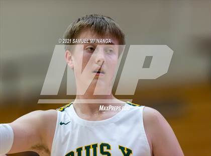Thumbnail 2 in Pius X vs. Lincoln East photogallery.