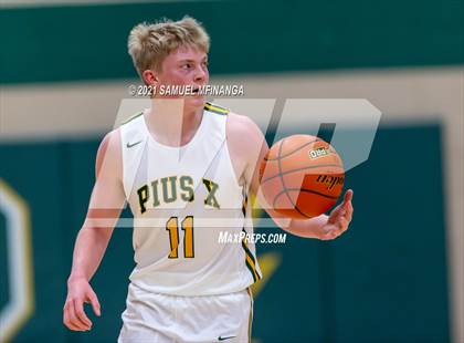 Thumbnail 1 in Pius X vs. Lincoln East photogallery.