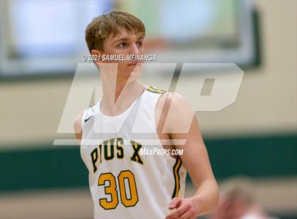 Thumbnail 3 in Pius X vs. Lincoln East photogallery.