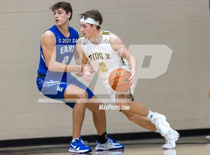 Thumbnail 3 in Pius X vs. Lincoln East photogallery.