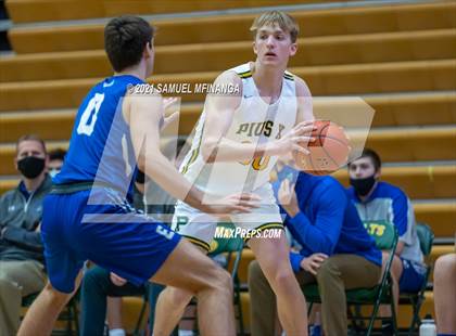 Thumbnail 1 in Pius X vs. Lincoln East photogallery.