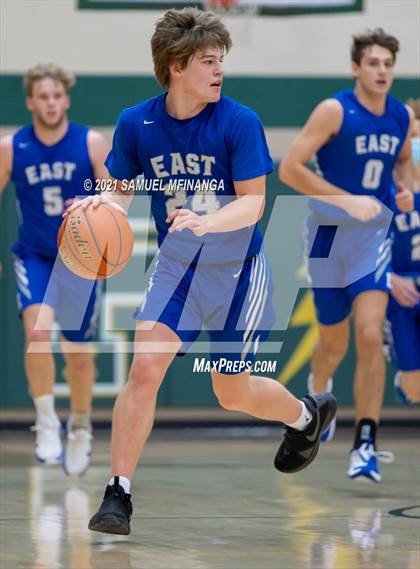 Thumbnail 2 in Pius X vs. Lincoln East photogallery.