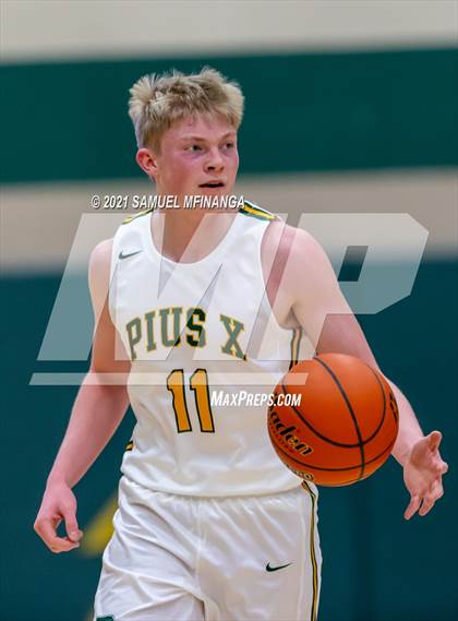 Thumbnail 3 in Pius X vs. Lincoln East photogallery.
