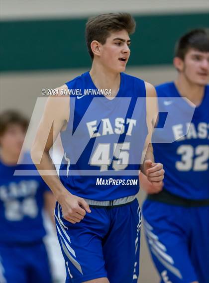 Thumbnail 2 in Pius X vs. Lincoln East photogallery.