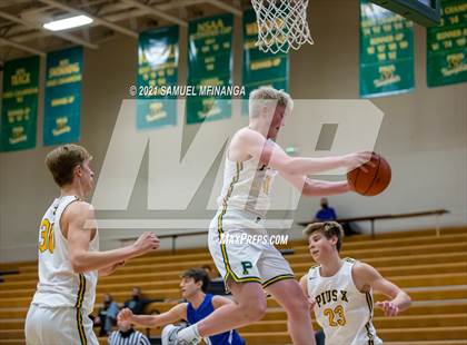 Thumbnail 2 in Pius X vs. Lincoln East photogallery.