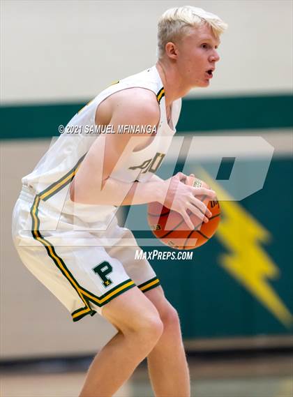 Thumbnail 1 in Pius X vs. Lincoln East photogallery.