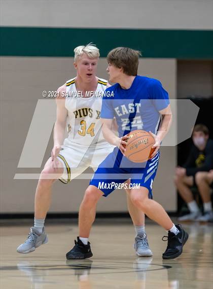 Thumbnail 3 in Pius X vs. Lincoln East photogallery.