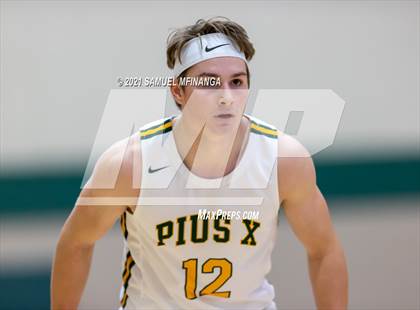 Thumbnail 2 in Pius X vs. Lincoln East photogallery.