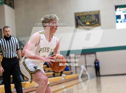Thumbnail 2 in Pius X vs. Lincoln East photogallery.