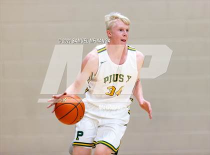 Thumbnail 1 in Pius X vs. Lincoln East photogallery.
