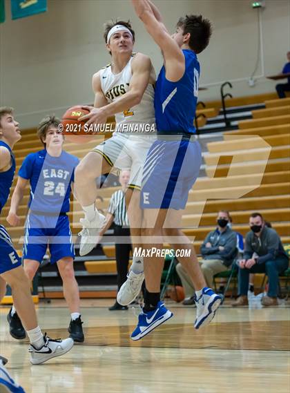 Thumbnail 2 in Pius X vs. Lincoln East photogallery.