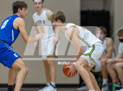 Thumbnail 3 in Pius X vs. Lincoln East photogallery.