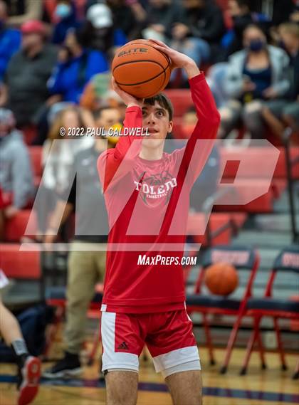 Thumbnail 1 in Chief Leschi vs Toledo (WIAA 2B District Playoff) photogallery.