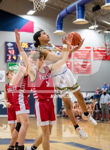 Thumbnail 3 in Chief Leschi vs Toledo (WIAA 2B District Playoff) photogallery.