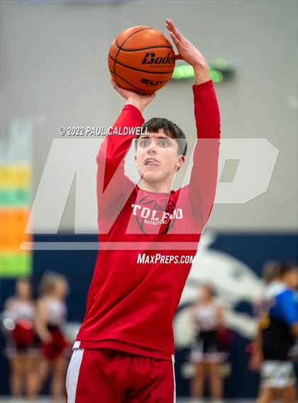 Thumbnail 2 in Chief Leschi vs Toledo (WIAA 2B District Playoff) photogallery.