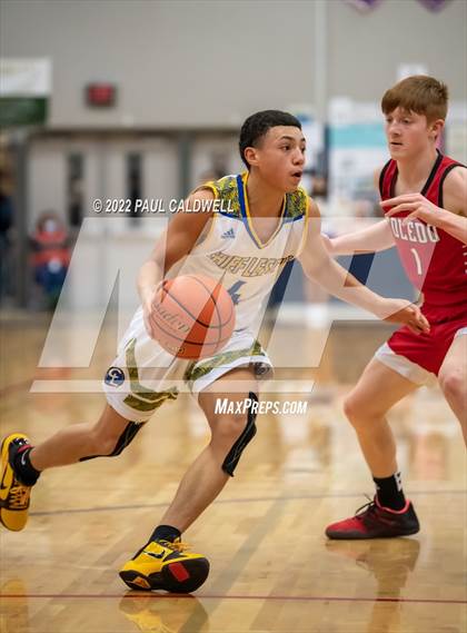 Thumbnail 2 in Chief Leschi vs Toledo (WIAA 2B District Playoff) photogallery.