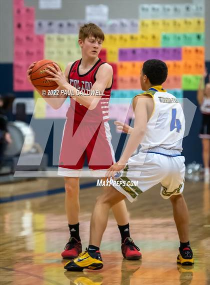 Thumbnail 2 in Chief Leschi vs Toledo (WIAA 2B District Playoff) photogallery.