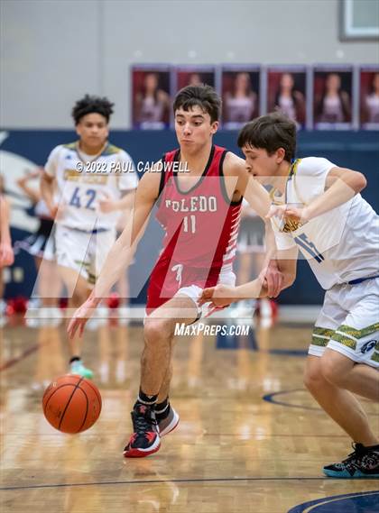 Thumbnail 3 in Chief Leschi vs Toledo (WIAA 2B District Playoff) photogallery.