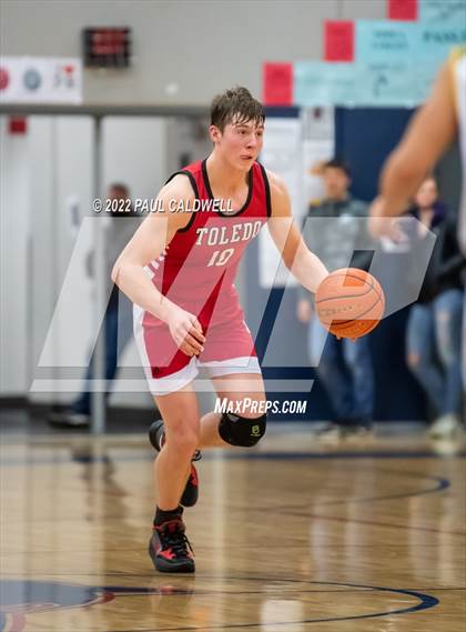 Thumbnail 3 in Chief Leschi vs Toledo (WIAA 2B District Playoff) photogallery.