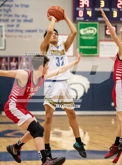 Thumbnail 2 in Chief Leschi vs Toledo (WIAA 2B District Playoff) photogallery.