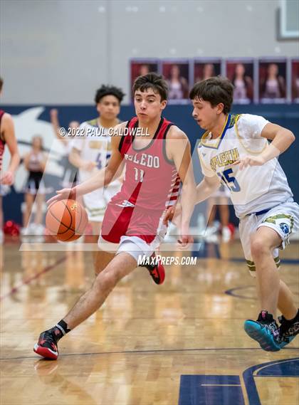 Thumbnail 1 in Chief Leschi vs Toledo (WIAA 2B District Playoff) photogallery.