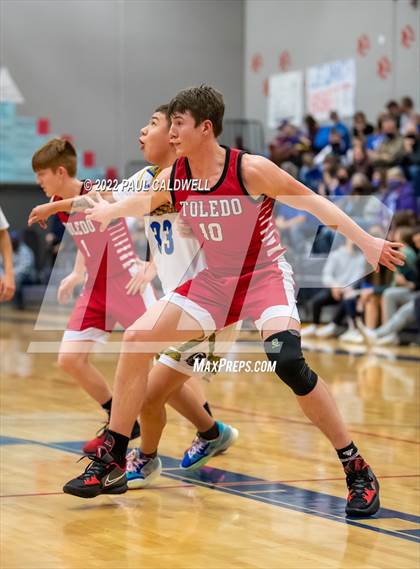 Thumbnail 3 in Chief Leschi vs Toledo (WIAA 2B District Playoff) photogallery.
