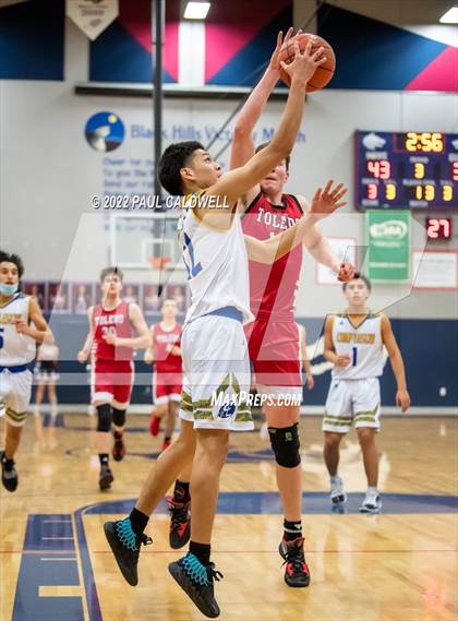 Thumbnail 1 in Chief Leschi vs Toledo (WIAA 2B District Playoff) photogallery.