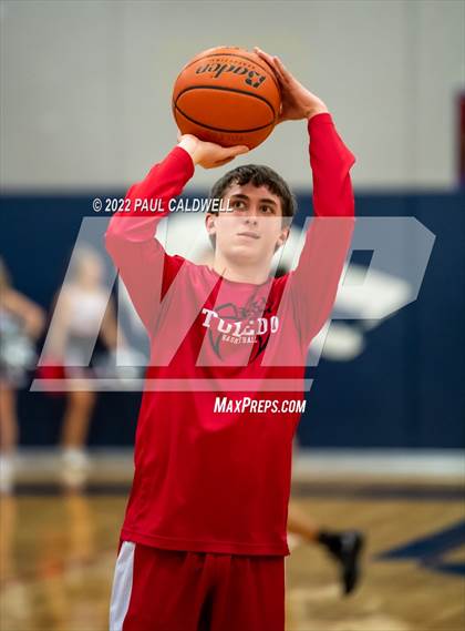 Thumbnail 3 in Chief Leschi vs Toledo (WIAA 2B District Playoff) photogallery.