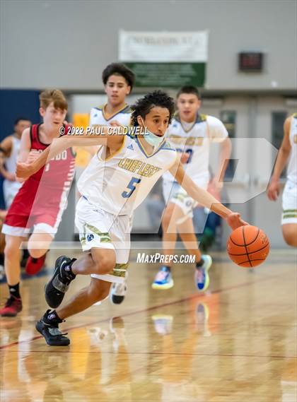 Thumbnail 2 in Chief Leschi vs Toledo (WIAA 2B District Playoff) photogallery.