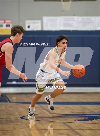 Thumbnail 1 in Chief Leschi vs Toledo (WIAA 2B District Playoff) photogallery.