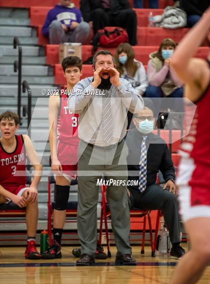 Thumbnail 3 in Chief Leschi vs Toledo (WIAA 2B District Playoff) photogallery.