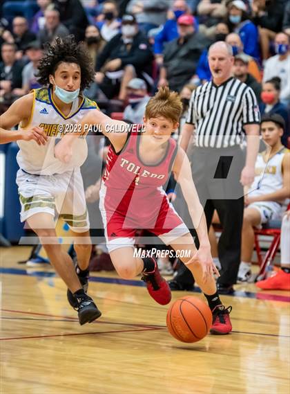 Thumbnail 3 in Chief Leschi vs Toledo (WIAA 2B District Playoff) photogallery.
