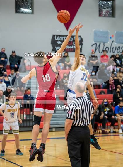 Thumbnail 2 in Chief Leschi vs Toledo (WIAA 2B District Playoff) photogallery.